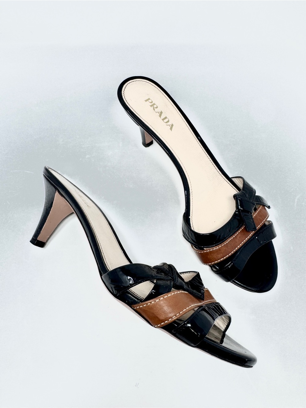 Prada Women's Black Brown Patent Leather Bow Kitten Heel Slide Mules Sandals - Picture 3 of 11